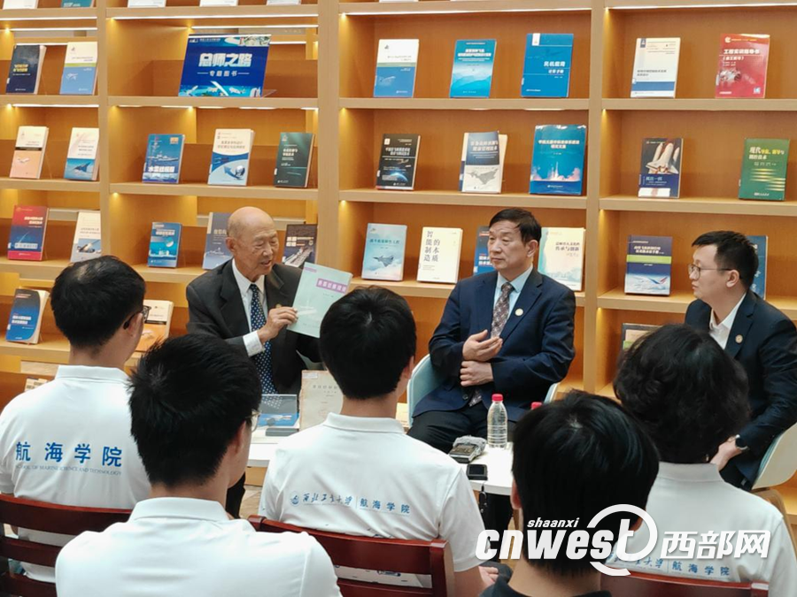 退休教授黄建国分享《鱼雷总体设计》教材背后的故事